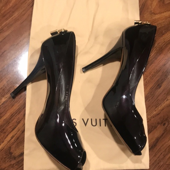 Louis Vuitton shoes. - Picture 3 of 7
